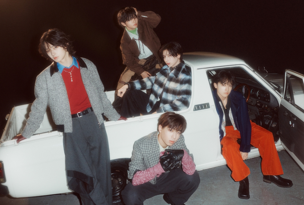 STARGLOW、デビューSGジャケ写公開