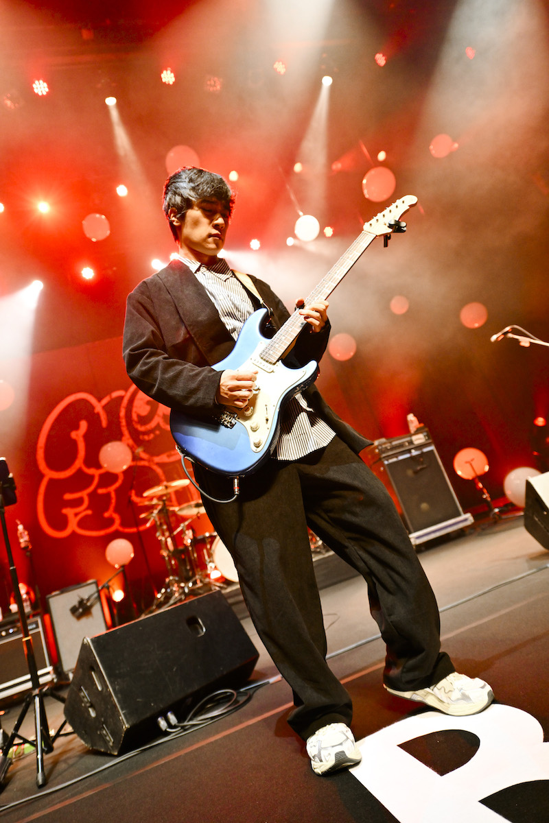 小出祐介（Vo / Gt）（撮影＝AZUSA TAKADA）