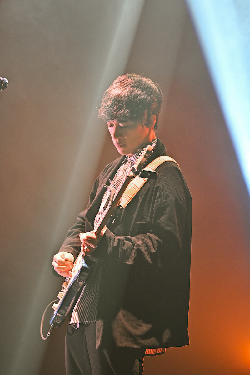 小出祐介（Vo / Gt）（撮影＝AZUSA TAKADA）