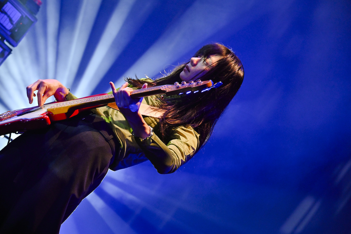 関根史織（Ba / Cho）（撮影＝AZUSA TAKADA）