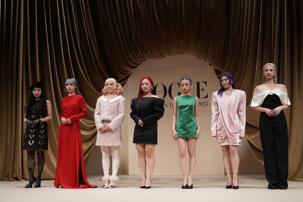 HANA、ゴージャスなドレスで大躍進の1年を振り返る 初のホールツアーに