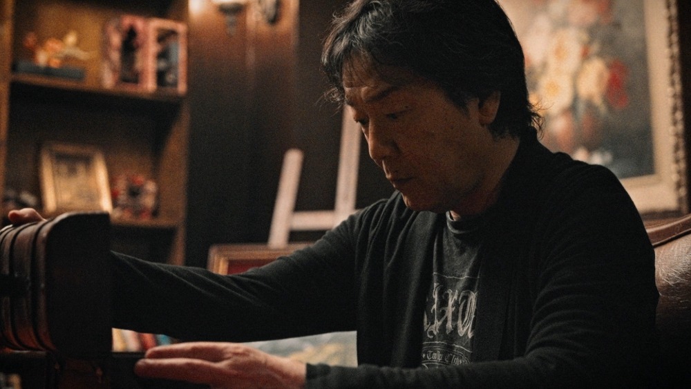 藤原得郎さん_宝箱を開ける