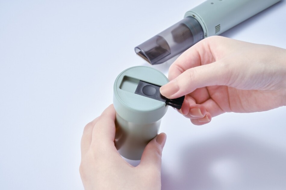 隙間ブラシはキャップ底面に