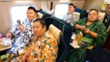 立浪部屋の力士が食べる駅弁