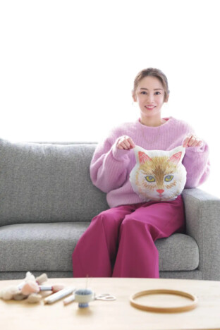 北川景子が刺繍で愛猫の抱き枕を製作