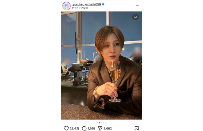 山田涼介、セレブな雰囲気でディナー