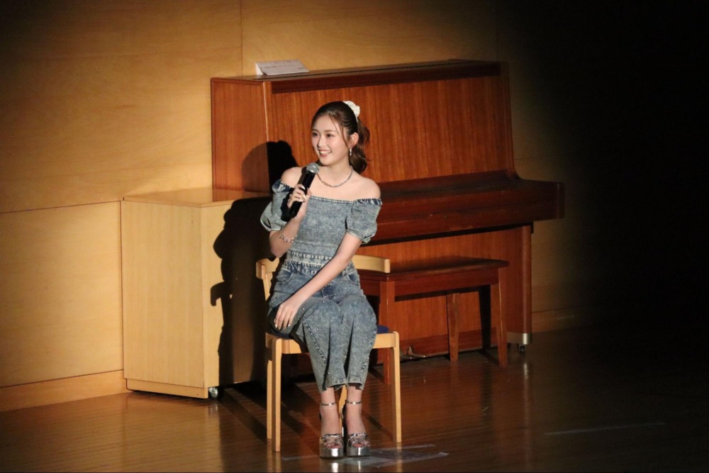 壇上でのゆうちゃみ