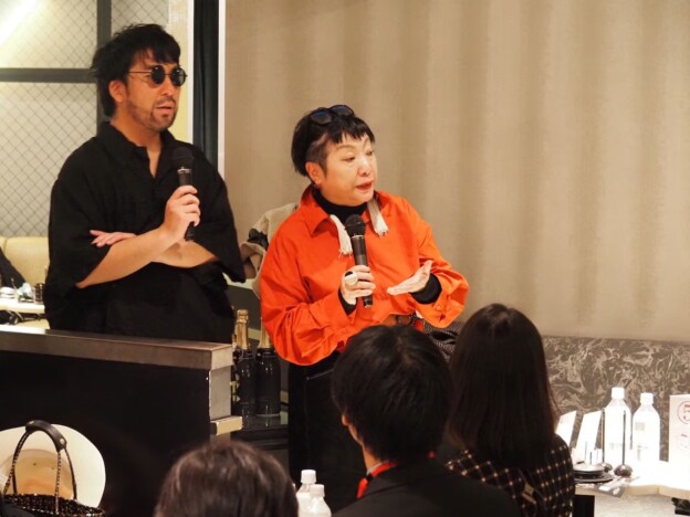 湯山玲子×聖児セミョーノフが語る、『三文オペラ』の真のおもしろさとは? 歌舞伎町ホストクラブで開催された異例の読書会レポ