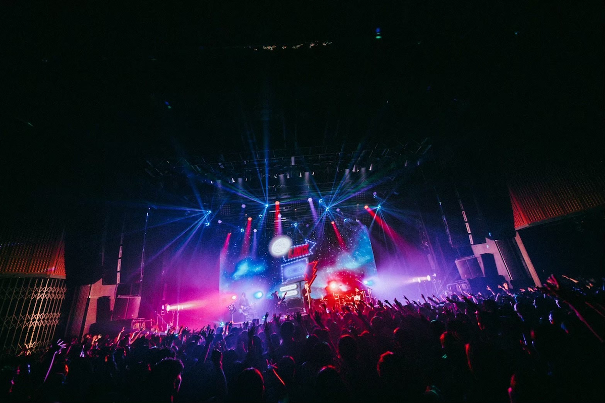 LET ME KNOW ライブ写真