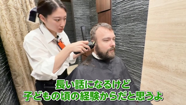 日本の床屋に感動する外国人YouTuber