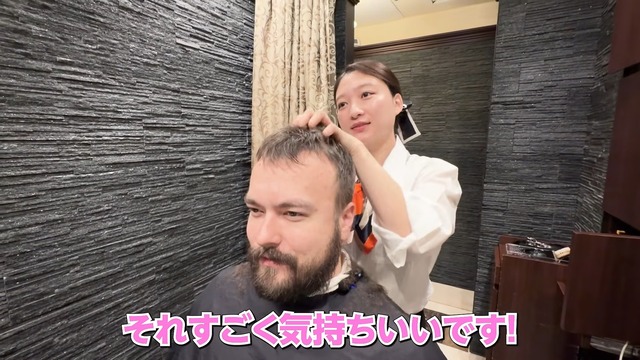 日本の床屋に感動する外国人YouTuber