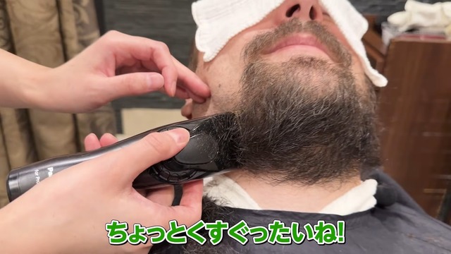 日本の床屋に感動する外国人YouTuber