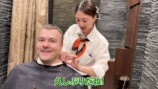 日本の床屋に感動する外国人YouTuber