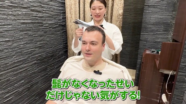 日本の床屋に感動する外国人YouTuber