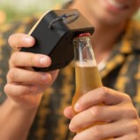 ボトルオープナー搭載