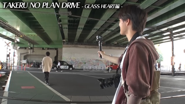 『グラスハート』の再現をする佐藤健と神木隆之介