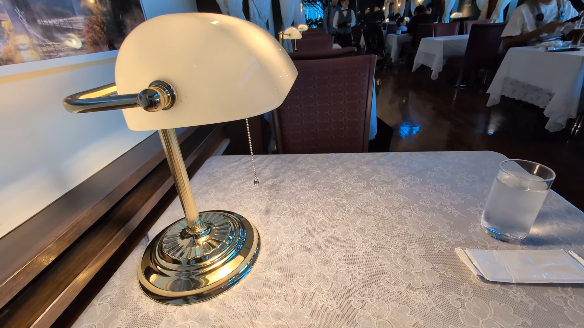 スーツ、鉄道博物館で「座席解説」の画像