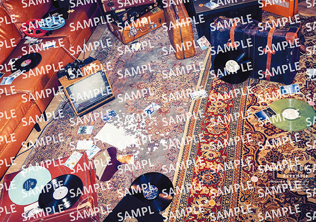 『Assemble』初回盤特典フォトブック表紙