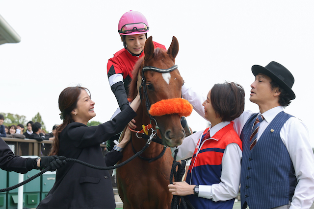 関係者も『ザ・ロイヤルファミリー』に夢中？の画像