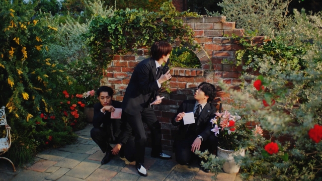 WAVE フラワーコンタクトレンズ新TVCM『花咲け!WAVE EYES』篇より