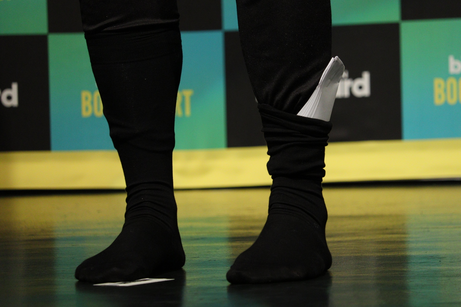 雨穴『変な地図』が授賞式で自作楽曲を披露の画像