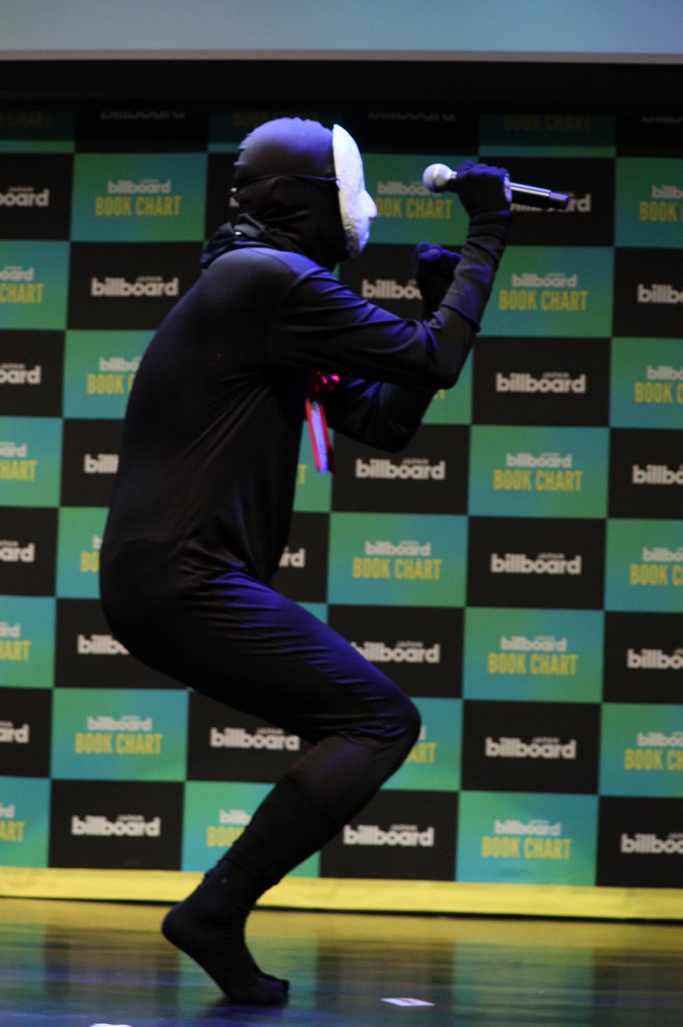 雨穴『変な地図』が授賞式で自作楽曲を披露の画像