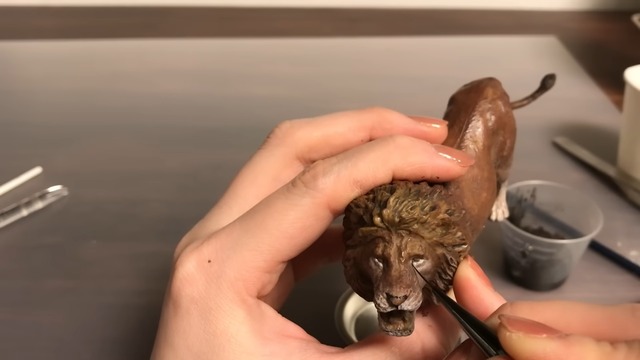 リペイントで大変貌した100円のライオンフィギュア