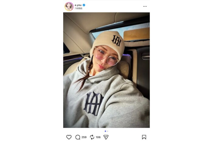 浜崎あゆみ、三つ編みにビーニー、フーディ姿の自撮りに「え、かわいすぎない？」「目の保養です」