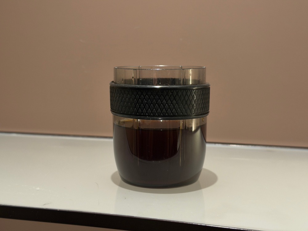 縦長のコーヒーメーカー「Revonia」の画像