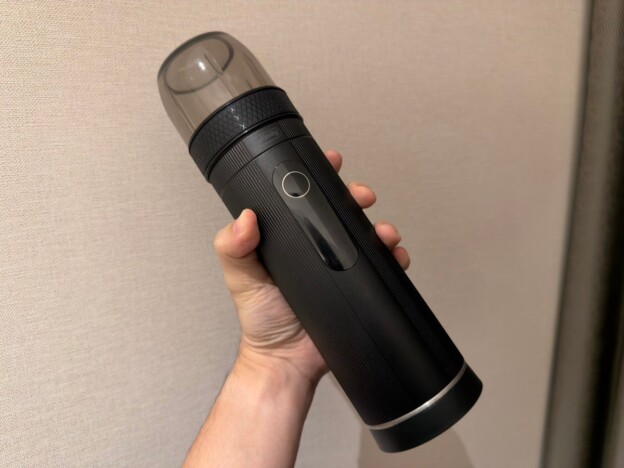 キッチンのスペース争奪戦も華麗にスルー？　縦長のコーヒーメーカー「Revonia」が提案する自由な一杯