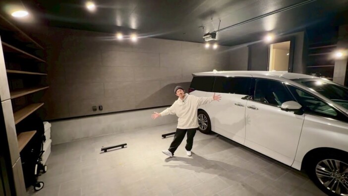 キンコン梶原雄太、「めっちゃお金掛けた」新居のガレージ紹介　カメラマンを務めた長男との掛け合いも話題に