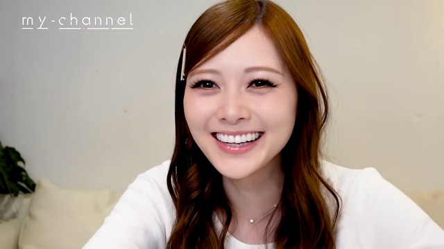 金髪ギャルになった白石麻衣