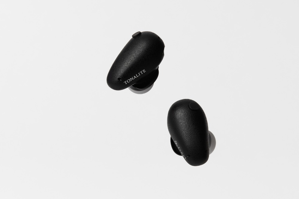 パーソナライズ技術搭載イヤホン発売の画像