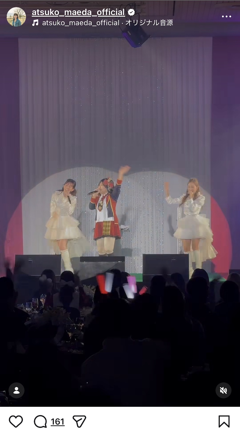 板野友美・前田敦子、クリスマスに名曲披露の画像