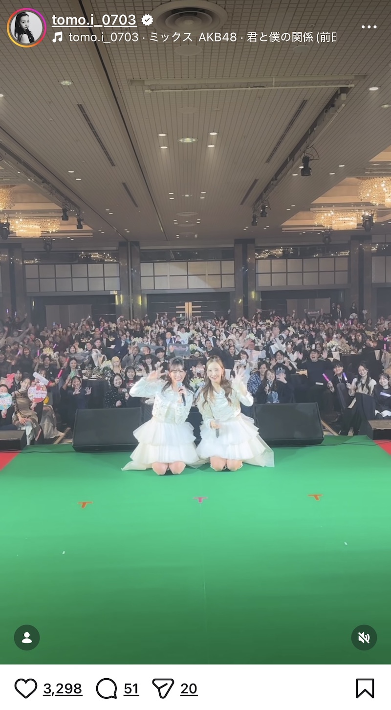 板野友美・前田敦子、クリスマスに名曲披露の画像