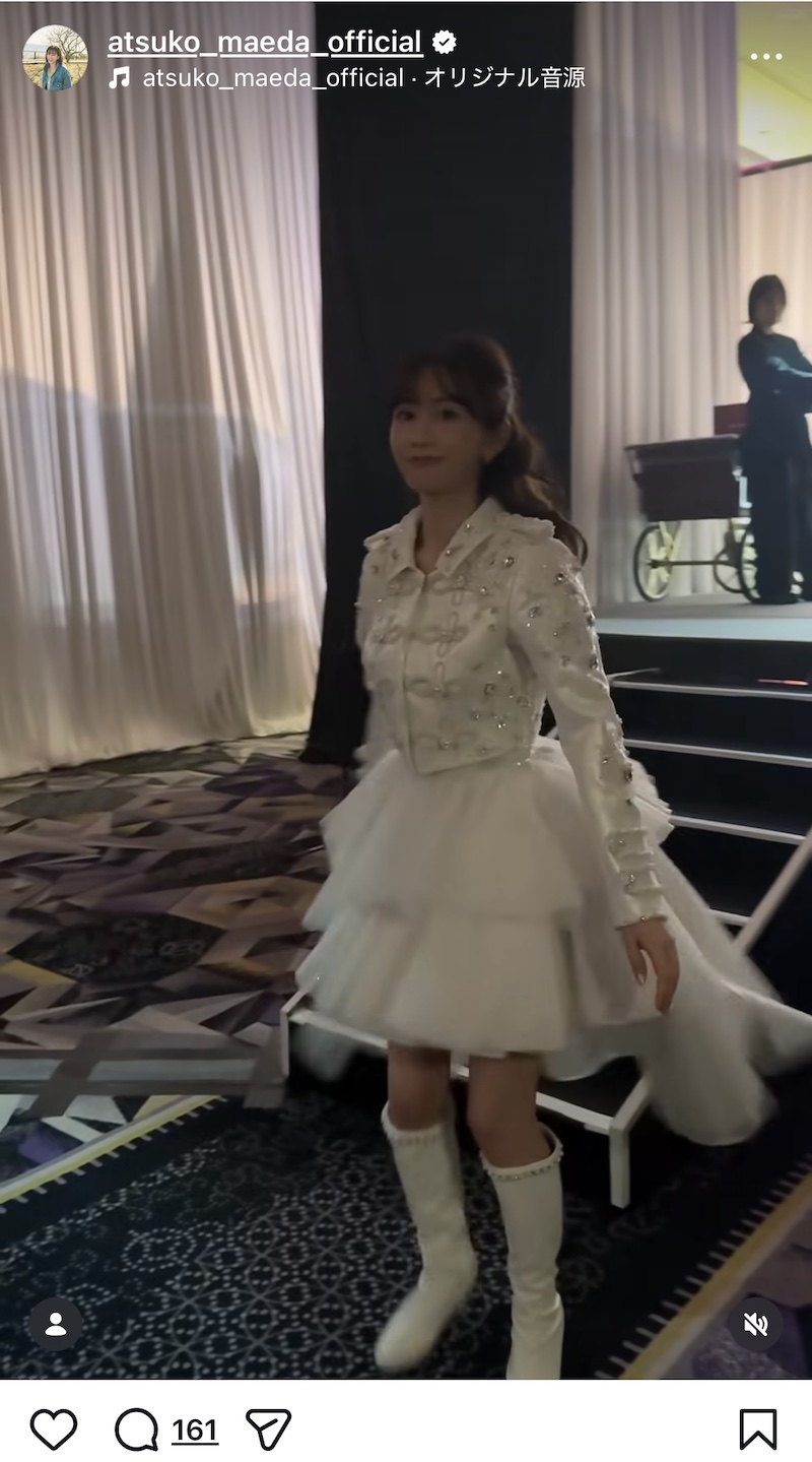 板野友美・前田敦子、クリスマスに名曲披露の画像