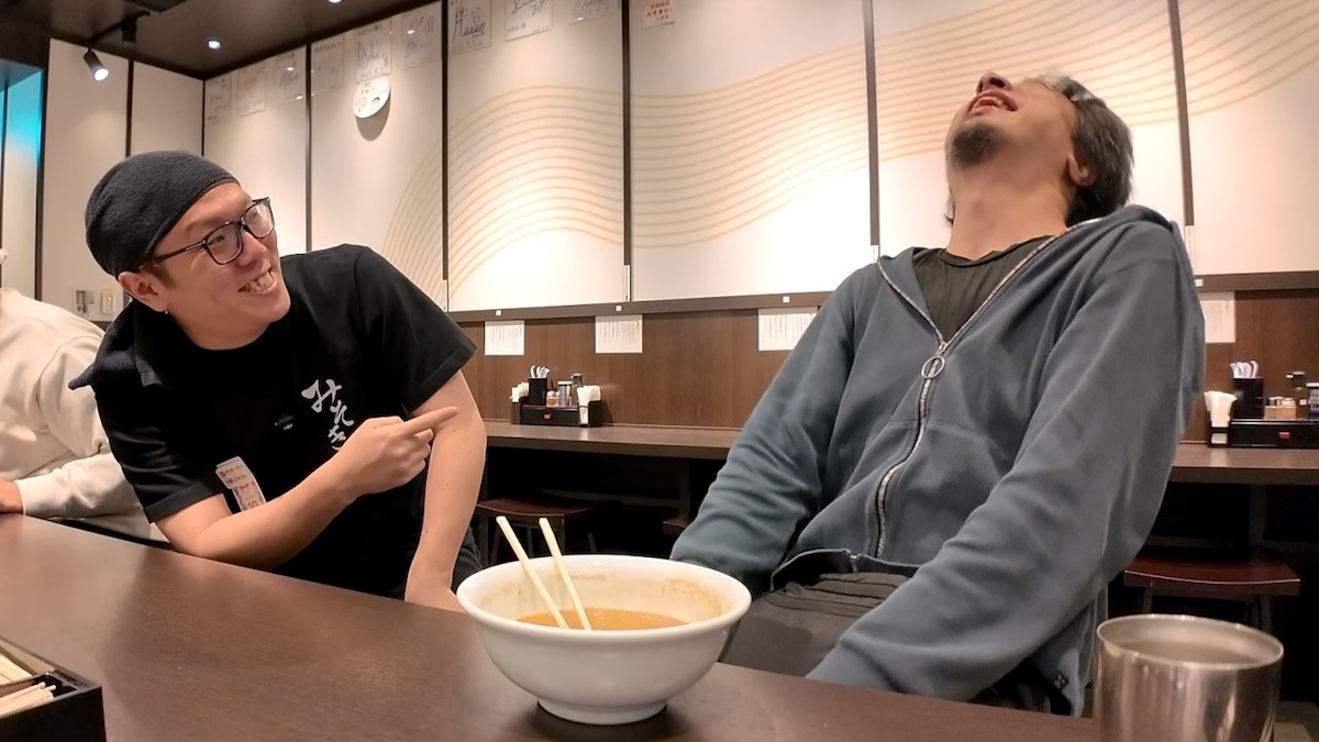 ひろゆき「みそきん」実食中にヒカキン登場