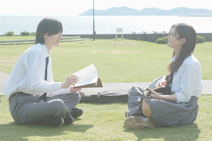 道枝駿佑と生見愛瑠が体現する“10年の愛の軌跡”　『君が最後に遺した歌』新場面写真公開