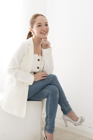 SNS総フォロワー数10万人超・YURI（結梨嘉望）が初めて書いた自己啓発ストーリー『人生は悩み方が9割』