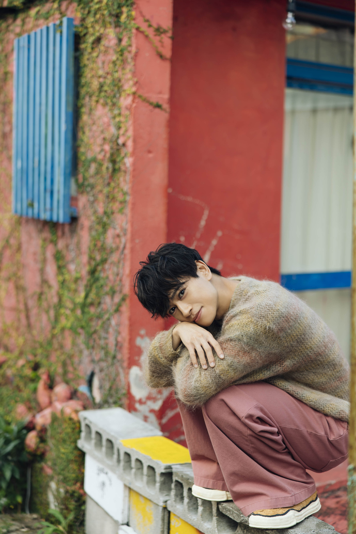 俳優・湯本健一、初の写真集が発売の画像