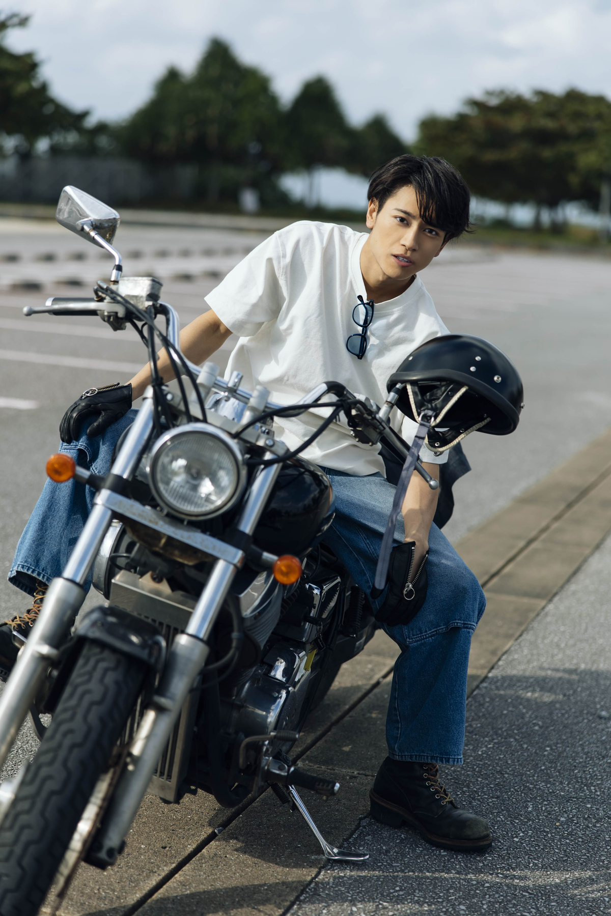 俳優・湯本健一、初の写真集が発売の画像