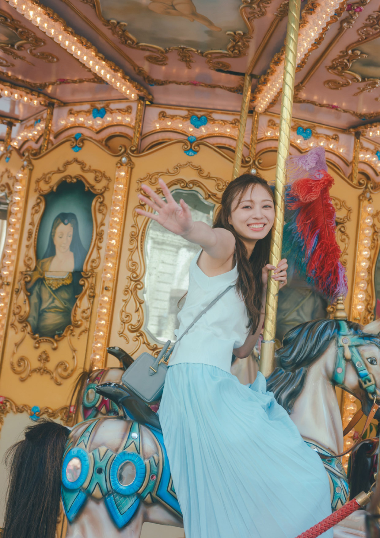 乃木坂46梅澤美波 赤ドレス姿が公開の画像