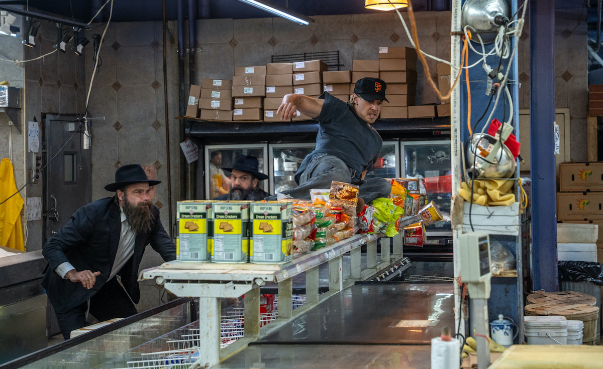 『コート・スティーリング』本編映像