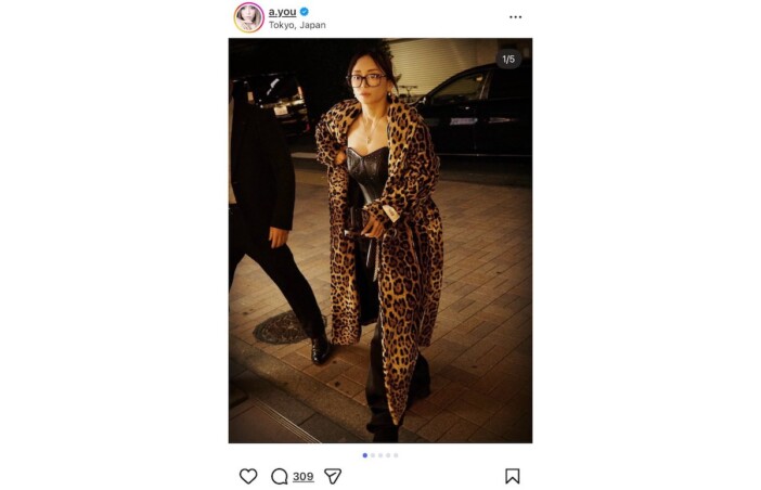 浜崎あゆみ、ゴージャスなヒョウ柄コートを着こなしパーティへ 「すごい服!」「女王様みたい」