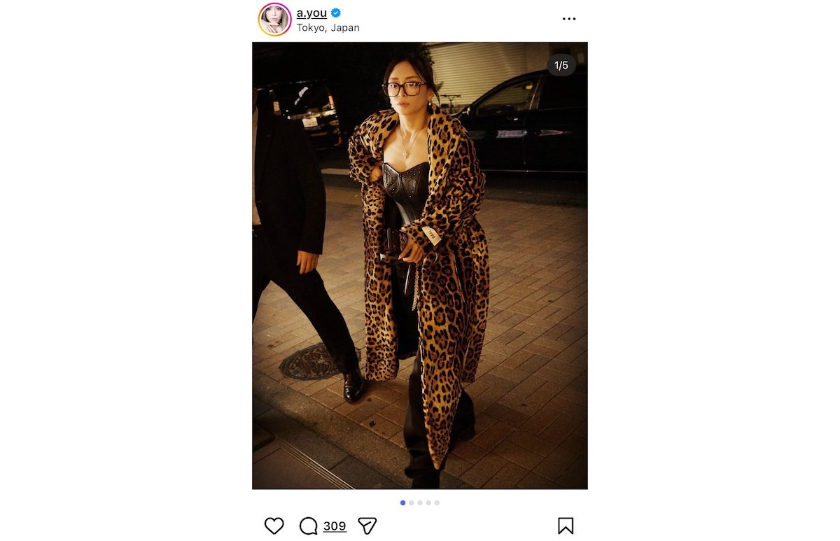 浜崎あゆみ、ヒョウ柄コートでパーティへの画像