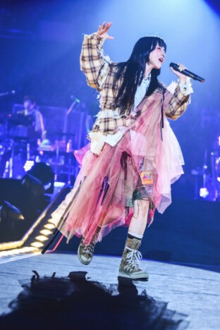 aiko、ラブソングの域さえ超えたダイレクトな感情の共有　ソウルフルな熱狂に満ちた15年半ぶり代々木体育館公演