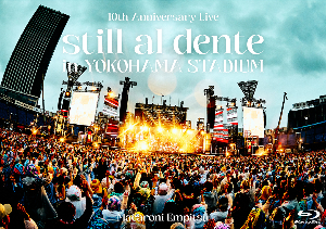『マカロニえんぴつ 10th Anniversary Live「still al dente in YOKOHAMA STADIUM」』通常盤 ジャケット写真