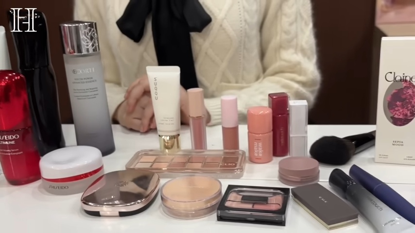 小嶋陽菜、2025年のベストコスメを紹介の画像