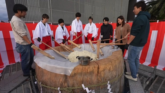 1200人前の餅つきをするはじめしゃちょー