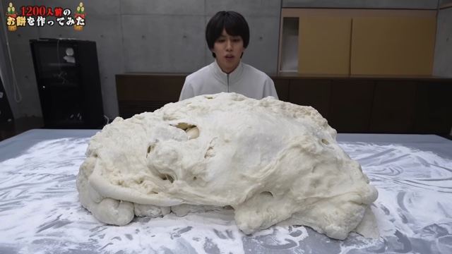 1200人前の餅つきをするはじめしゃちょー